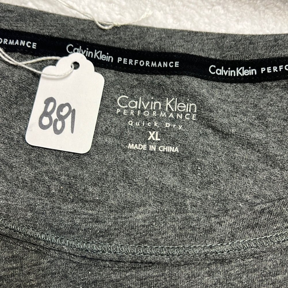 EUC CALVIN KLEIN PERFORMANCE TEE SIZE XL
